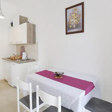 Lägenhet Kapetan - One Bedroom With Terrace