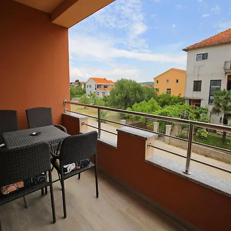 Kapetan - One Bedroom With Terrace Lägenhet