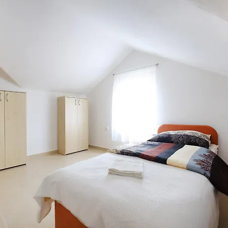 Kapetan - One Bedroom With Terrace Lägenhet Sukošan