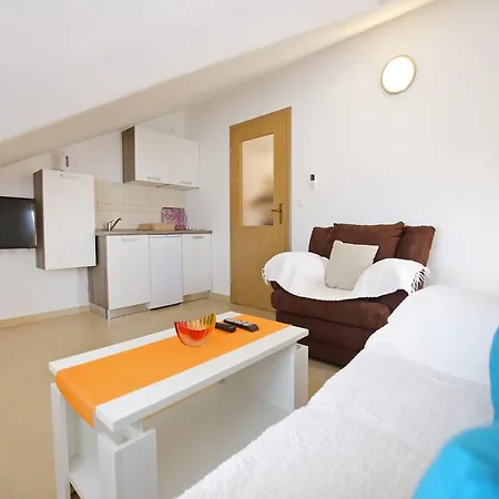 Lägenhet Kapetan - One Bedroom With Terrace