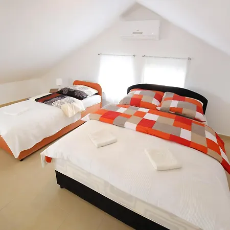 Lägenhet Kapetan - One Bedroom With Terrace Sukošan