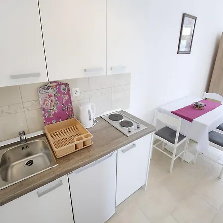 Lägenhet Kapetan - One Bedroom With Terrace