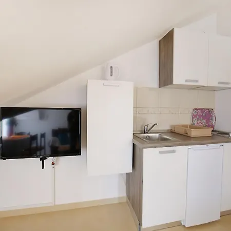 Kapetan - One Bedroom With Terrace Sukošan