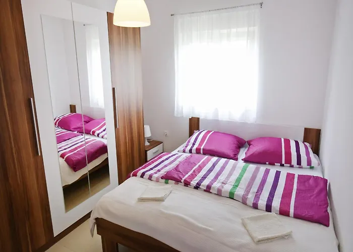 Apartment Kapetan - One Bedroom With Terrace Sukosan