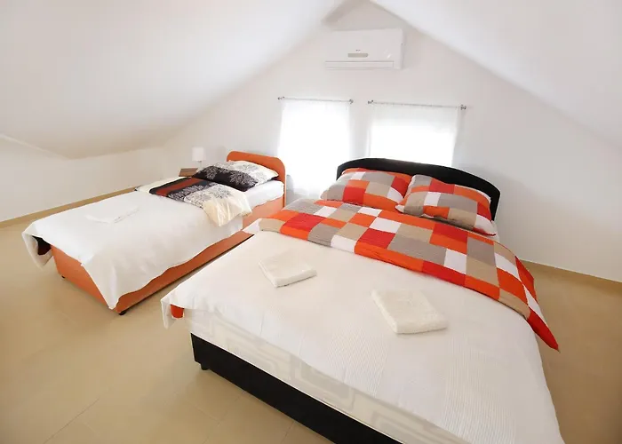 Apartment Kapetan - One Bedroom With Terrace Sukosan