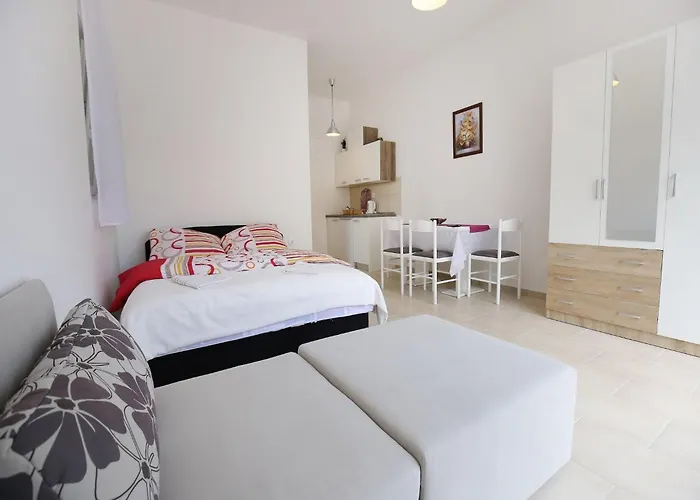 Apartment Kapetan - One Bedroom With Terrace Sukosan