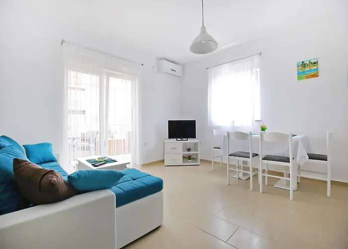 Apartment Kapetan - One Bedroom With Terrace Sukosan